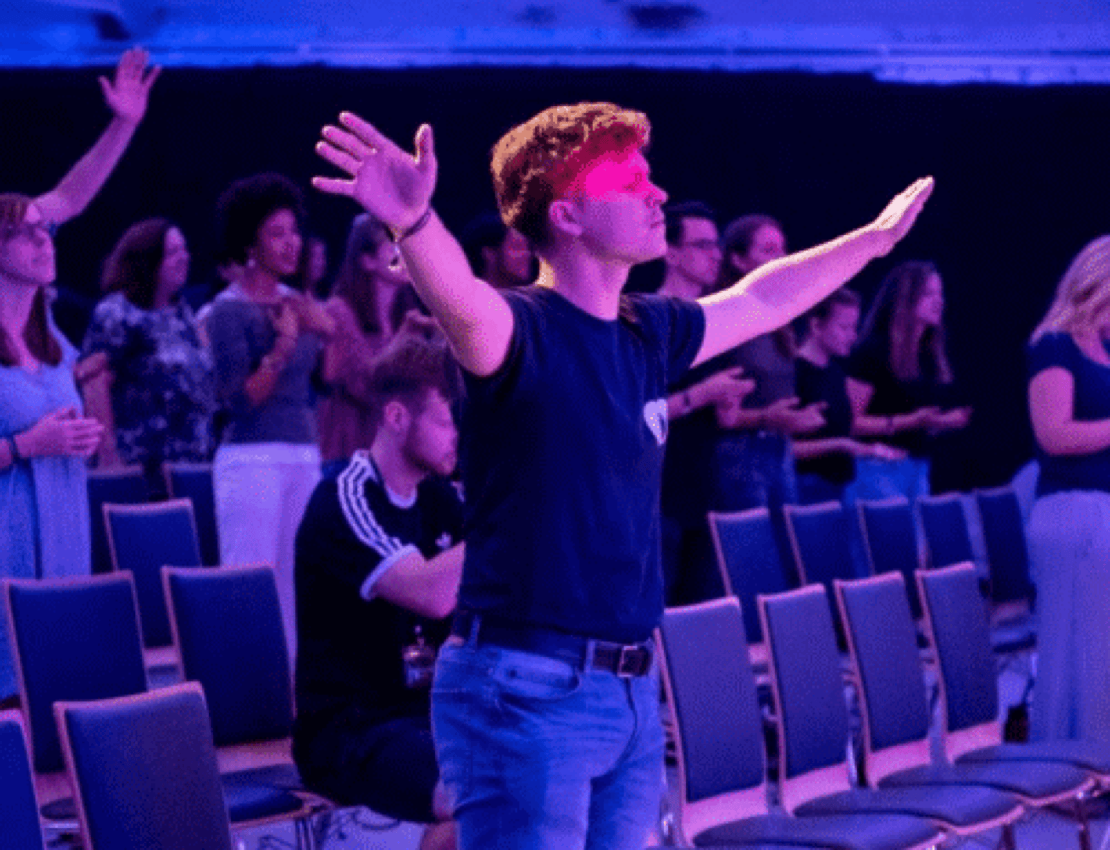 „Worship bedeutet IHN in den Mittelpunkt zu stellen“ | David & die Vienna Worship Academy